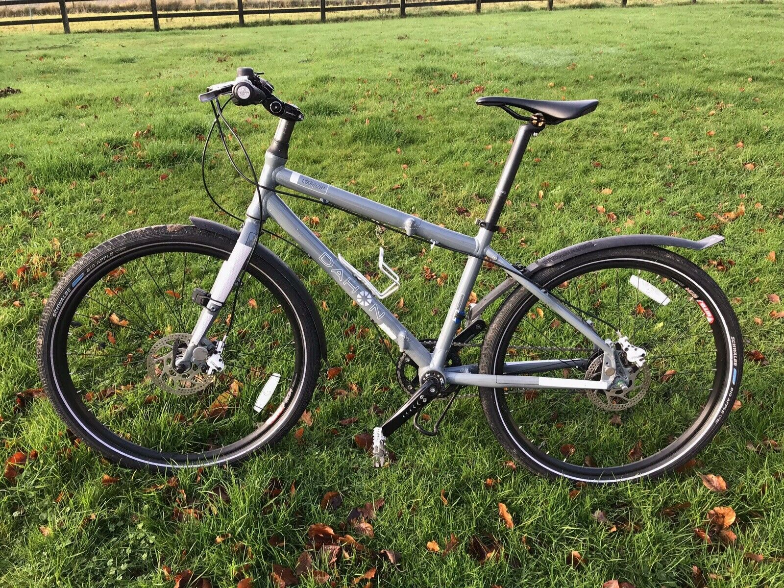 Dahon Cadenza folding bike Shimano 8-speed hub gears and hydraulic 