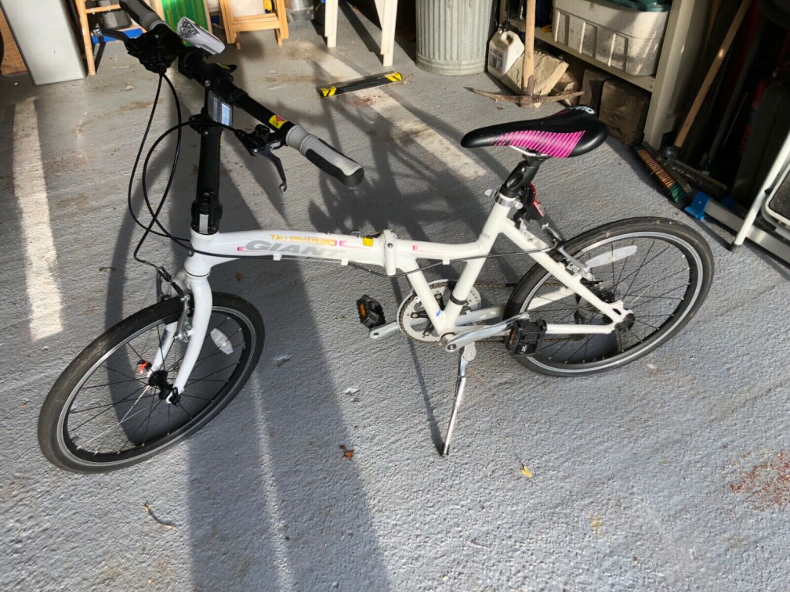 giant folding bicycles Tallerway 8.0 RD Bike, White with 20” Wheels/8 Gears Easy to transport YGroup_CH60 Sanrio Ribbon Hello Kitty Model:6601 C4 (Left Hand Retrieve)