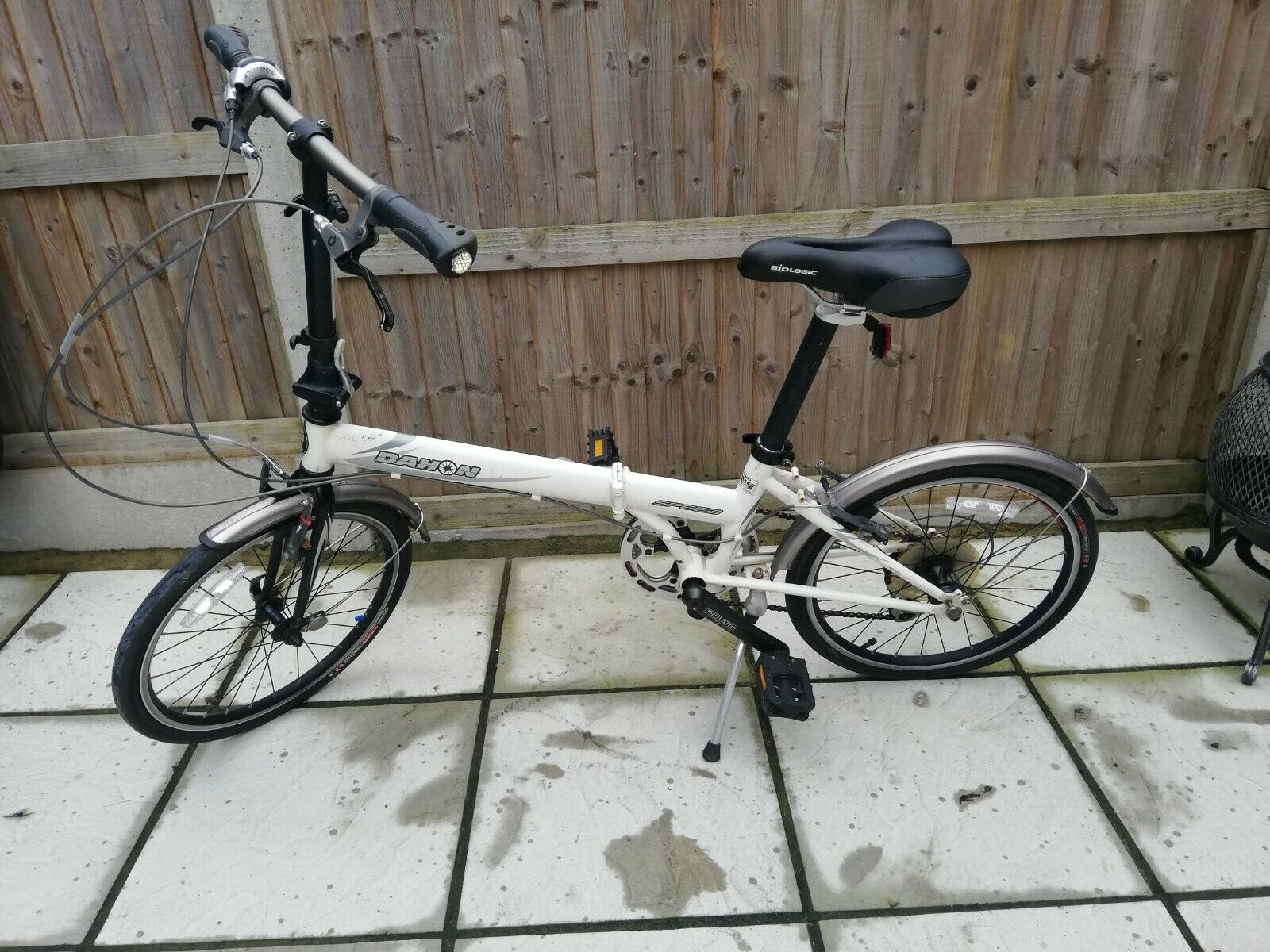 DAHON 4130 CHROMOLY SUPERLIGHT FOLDING BIKE IN WHITE in great used condition  - Folding Bikes 4U