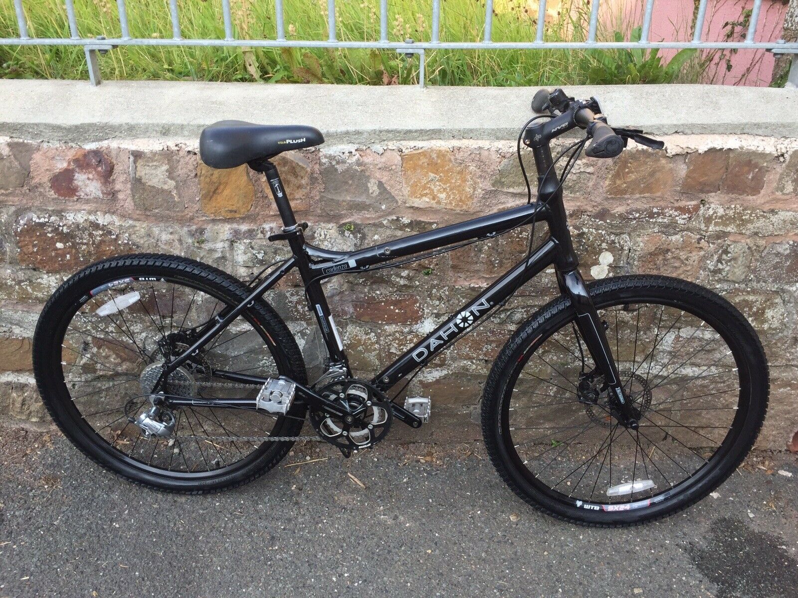 Dahon Cadenza Hybrid Folding Bike 26 Inch Wheels, 18” Frame - Folding Bikes 4U