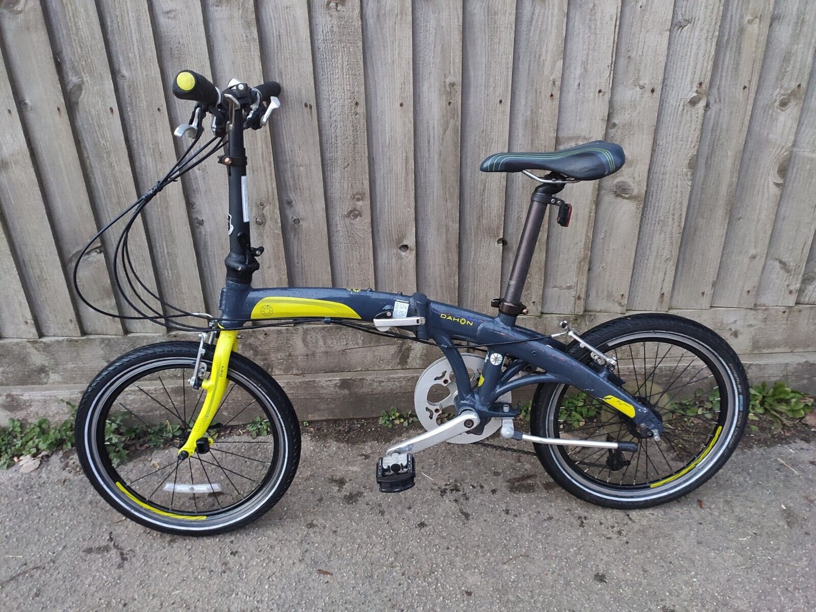 Dahon Mu27 folding bike (2014) - Folding Bikes 4U