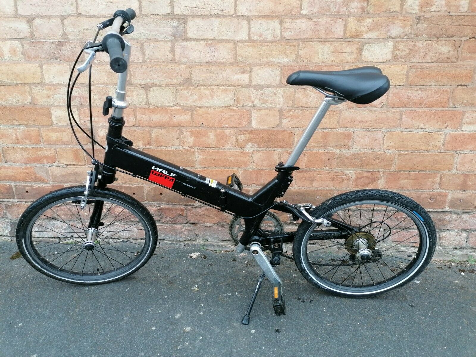 Giant Halfway Folding Bicycle, black, used, 7 gears, includes storage bag - Folding Bikes 4U