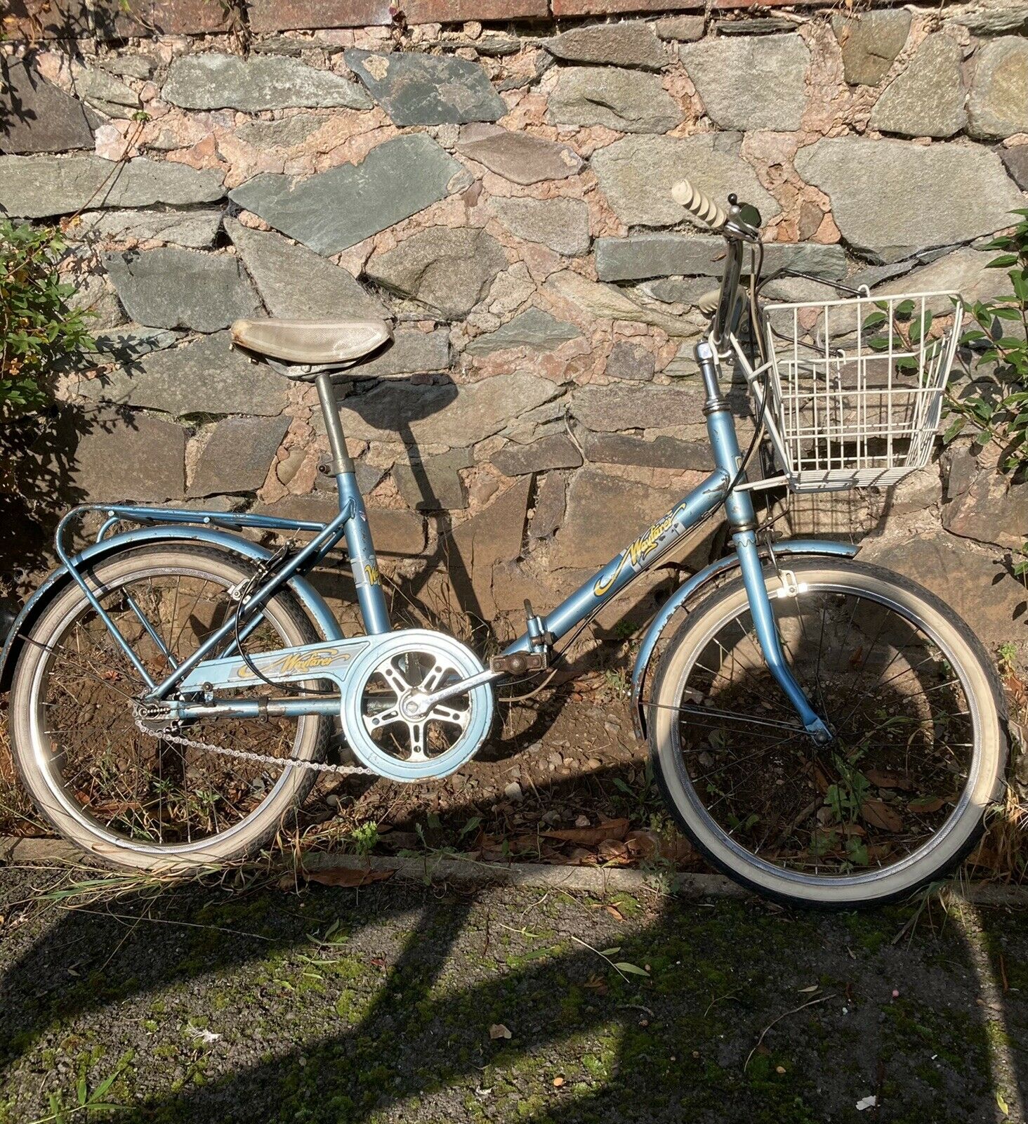 Halfords Wayfarer Vintage Folding Shopper Bike With Basket - Folding Bikes 4U