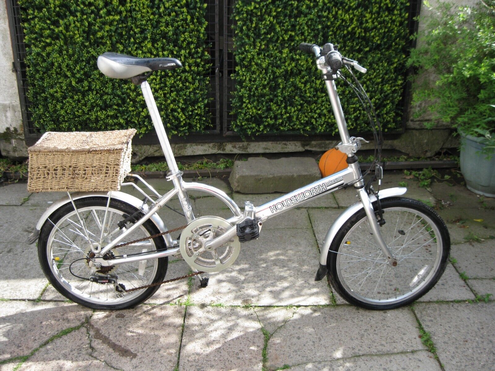 Holdsworth Lakeside folding bike with basket & commuting carry bag. - Folding Bikes 4U