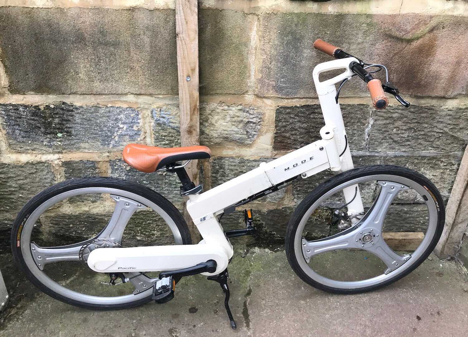 Pacific Cycles IF Mode folding bike, white (Harrogate) - Folding Bikes 4U
