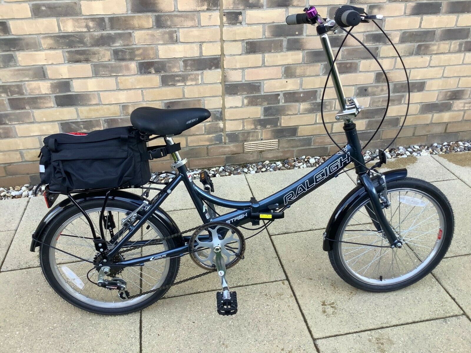 Raleigh Stash Folding Bicycle with Saddle & Carry Bag - Folding Bikes 4U