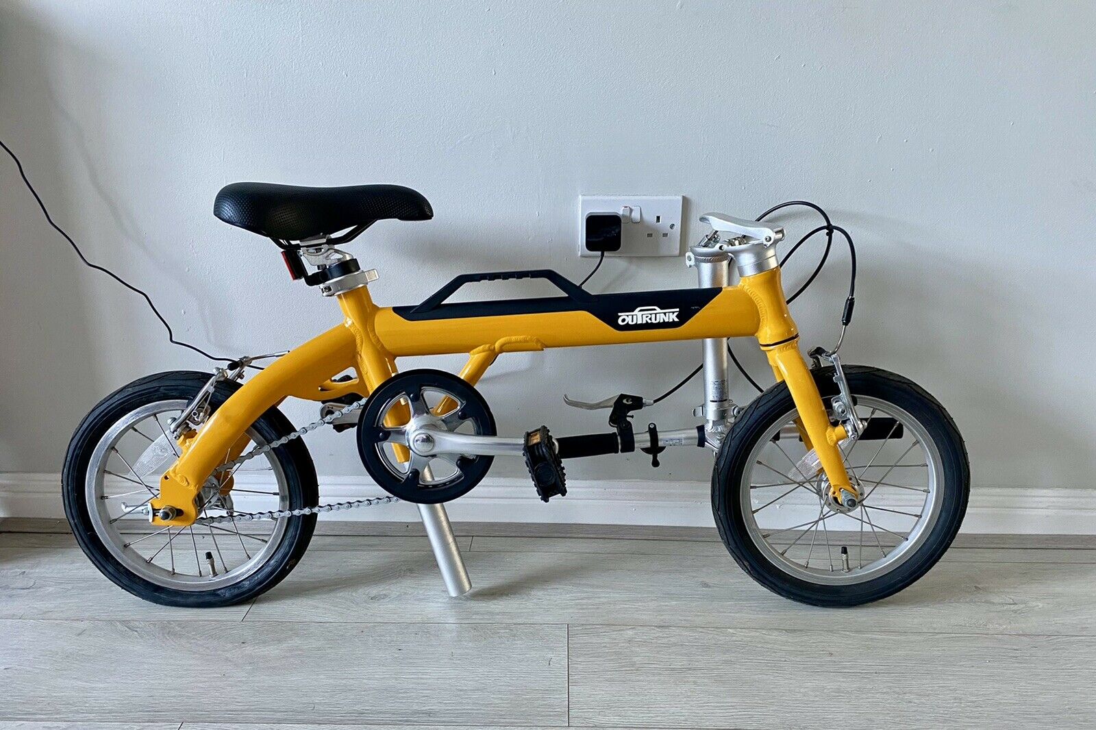 Rare OUTRUNK Single fold Up Super Light Folding Commuter Bike - Folding Bikes 4U