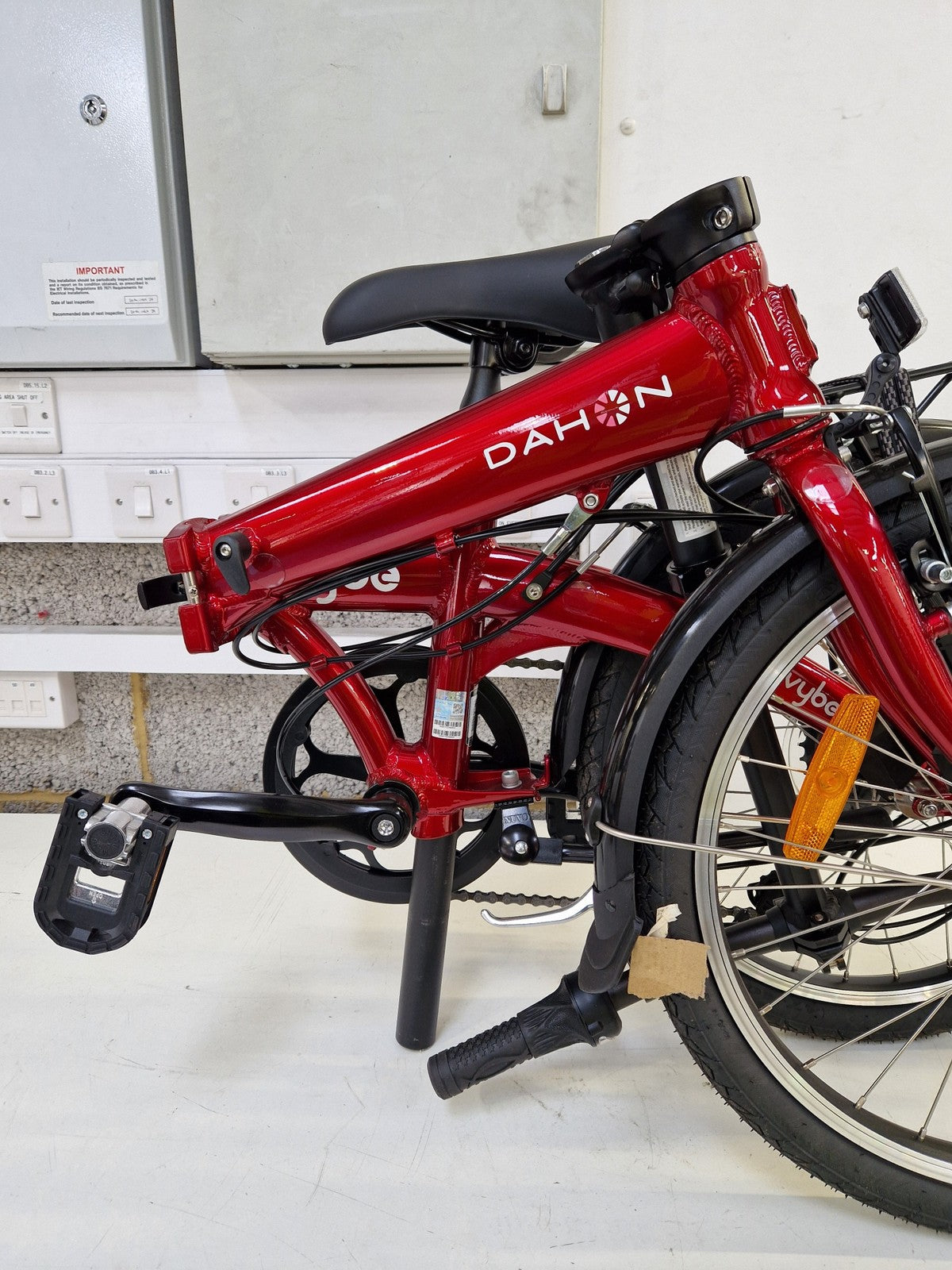 Dahon Vybe D7 Folding Bike 20in Aluminium 7 Speed Commuter - Red (Used/Scuffs)