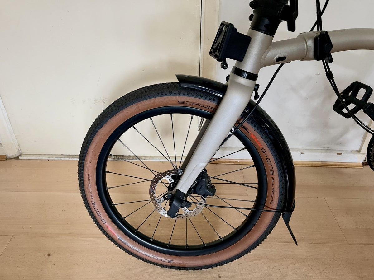 Brompton G Line Folding Bike 8-Speed, Traildust White w rack & mudguards Small