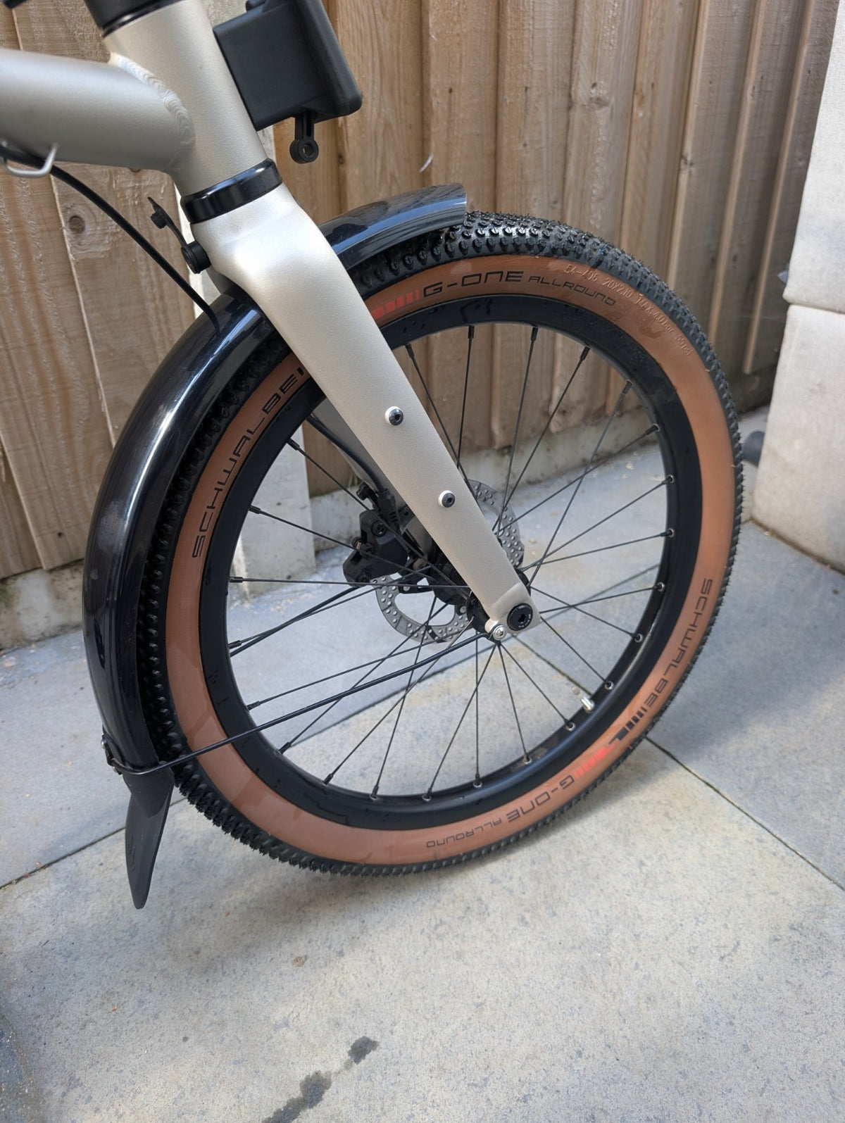 Brompton G Line Small Folding Bike 8-Speed, Traildust White w rack & mudguards
