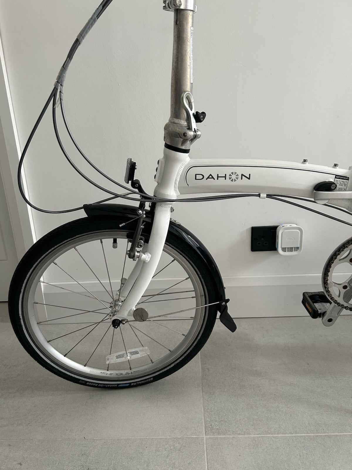 Dahon Mu P8 Folding Bike Unisex White (Excellent Condition)