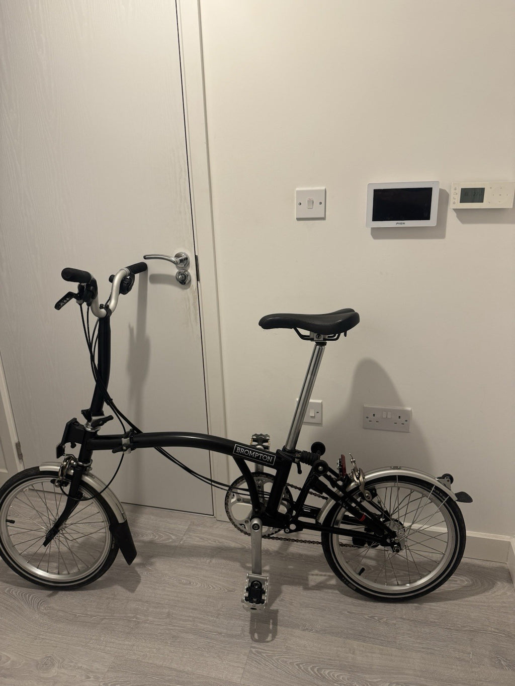 Brompton M6L 6 Speed Folding Bike – Black – Great Working Order – With Pump