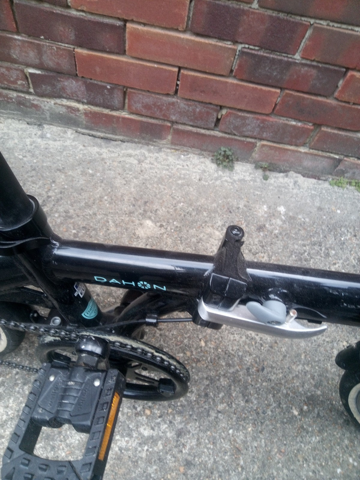 Dahon Vybe 20 Inch Folding Bike ideal commuter bike, barely used