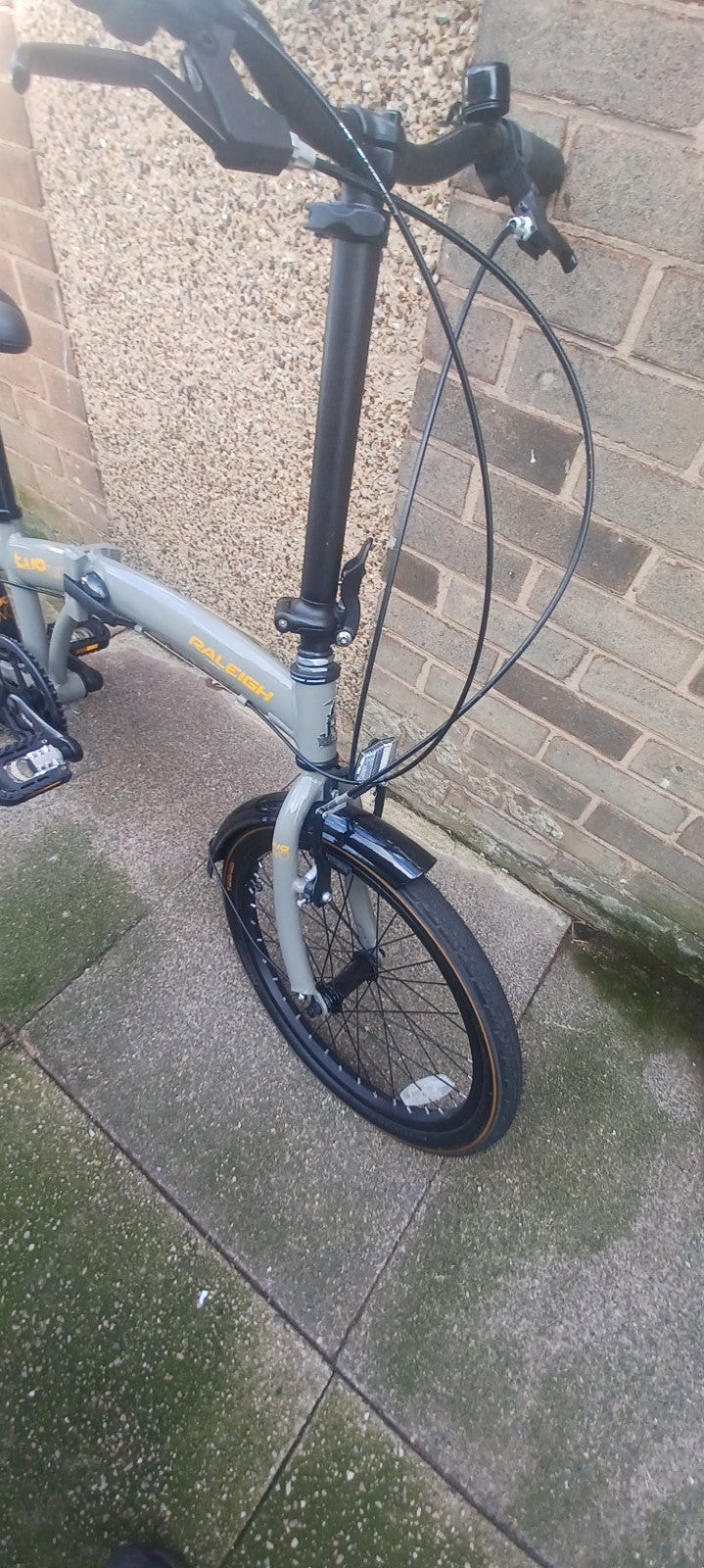 Raleigh Evo 2 Folding Bike - 7 Speed Shimano - 20" Wheels