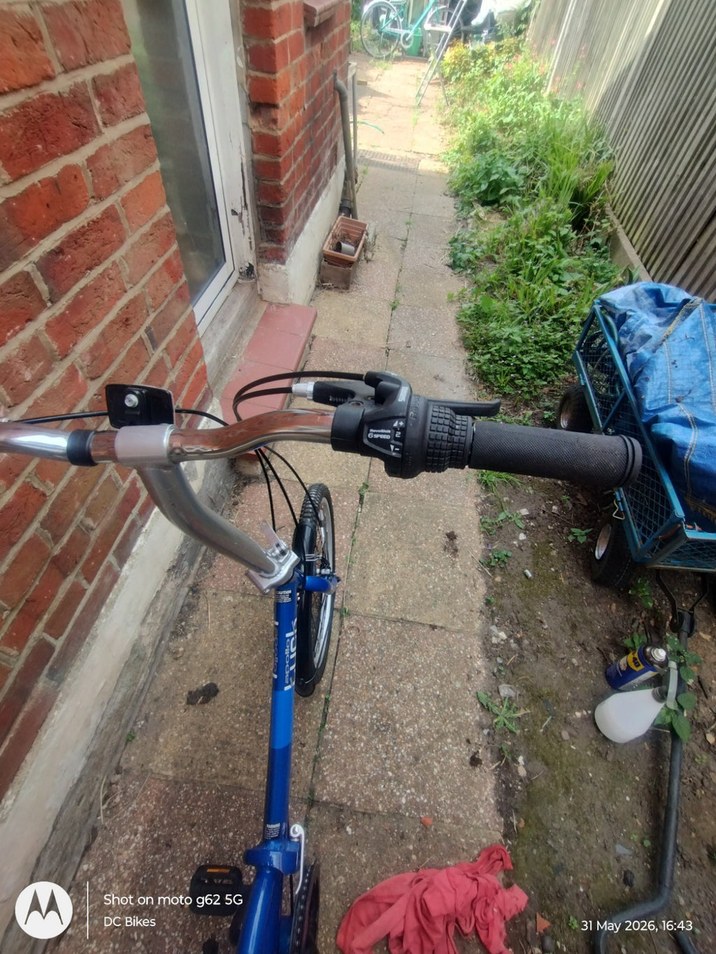 Apollo Tuck Folding Bike 20" Wheels, 6 speed, Blue