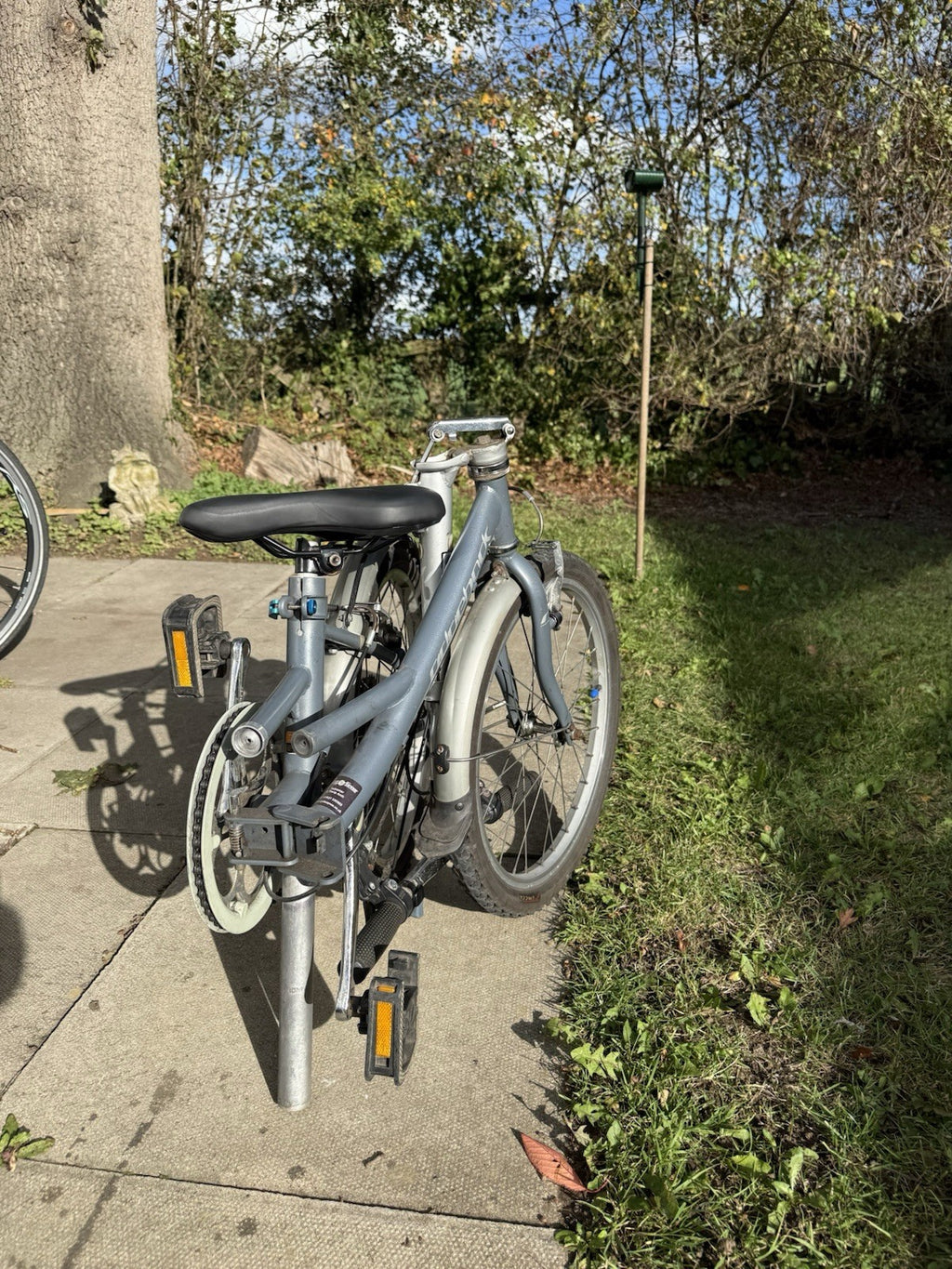Ridgback 20in Folding Bike Grey V-Brakes Mudguards Rear Rack Kickstand