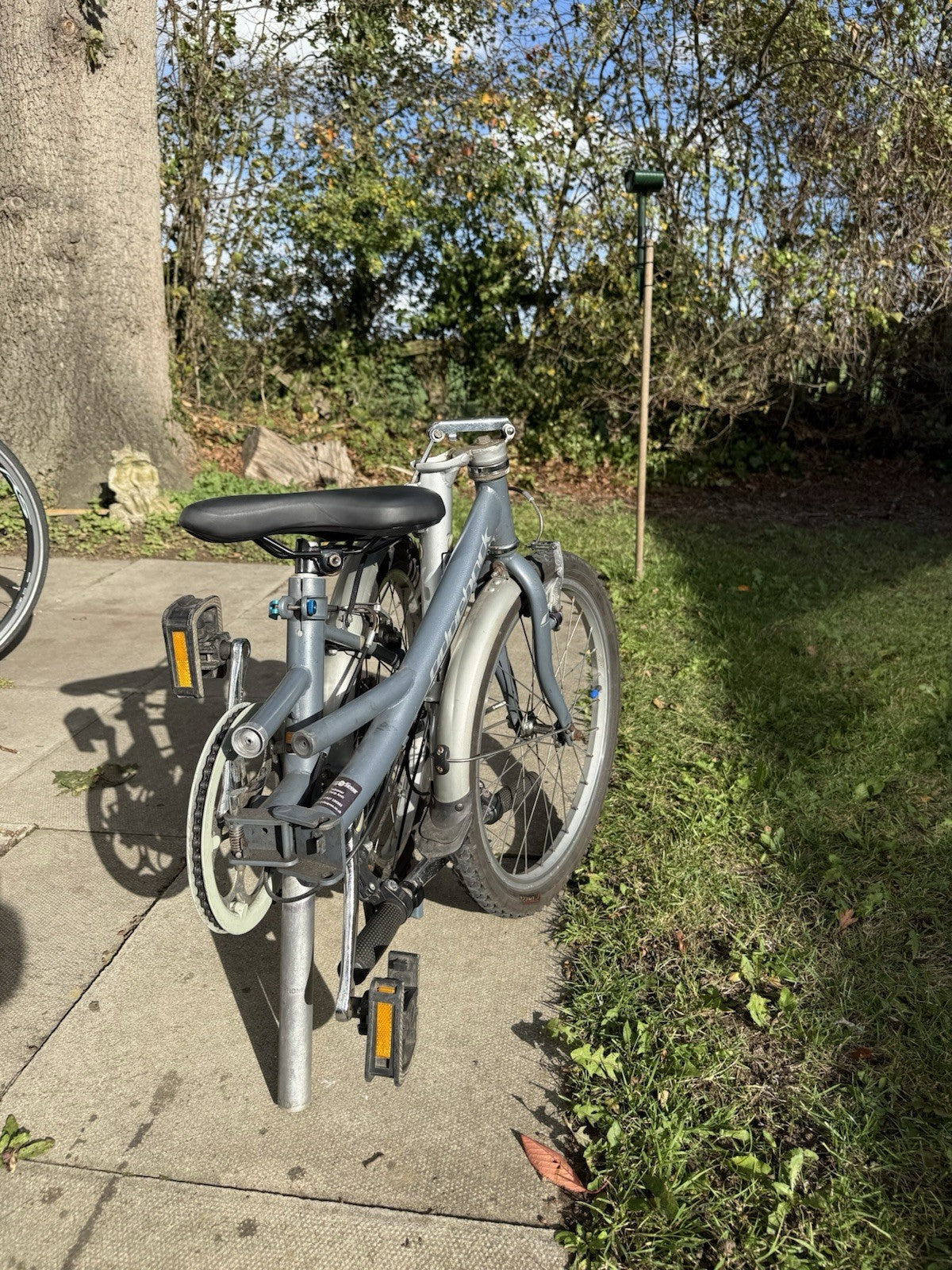 Ridgback 20in Folding Bike Grey V-Brakes Mudguards Rear Rack Kickstand