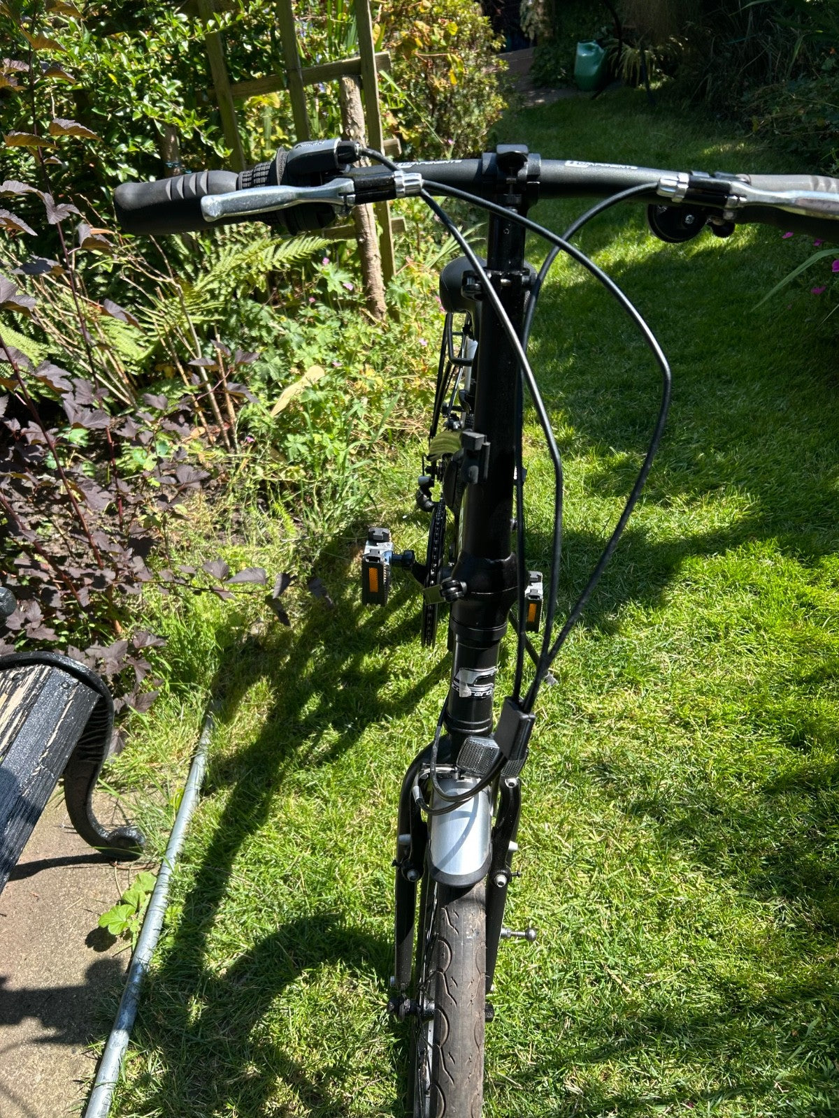 Carrera Intercity folding bike..8 Speed / Shimano Gears / Lightweight aluminum/