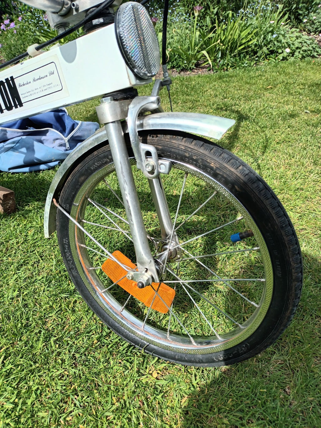 Vintage Bickerton Folding Bike, Good Condition,  White. Rides well + Bag.