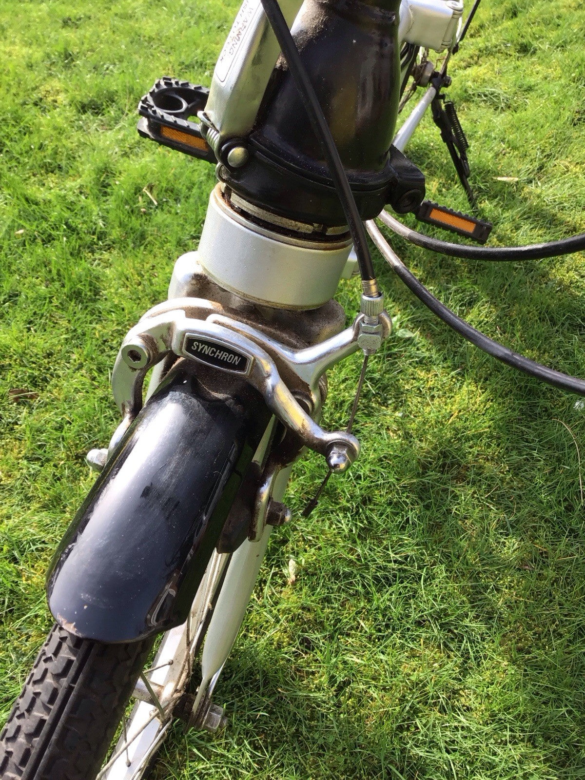 Adult folding bike for sale, unisex made by Dahon. In good condition.