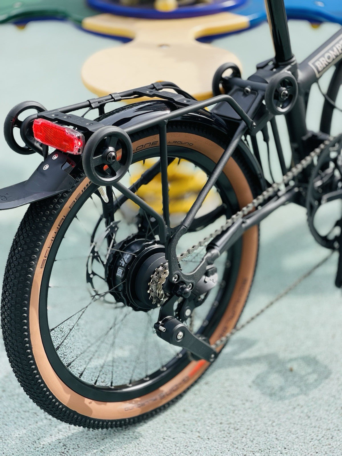 Brompton Folding Bike Black Brown 20in Disc Brakes Rear Rack Mudguards