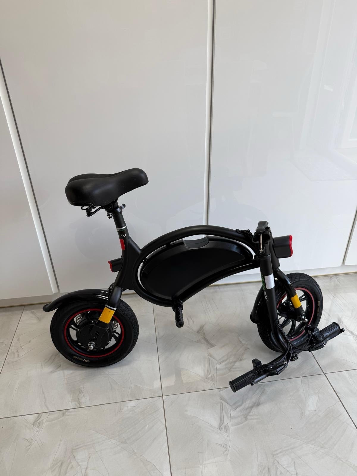 Doc Green Seated folding  bike, Front & Rear Lights, Black/Red Trim