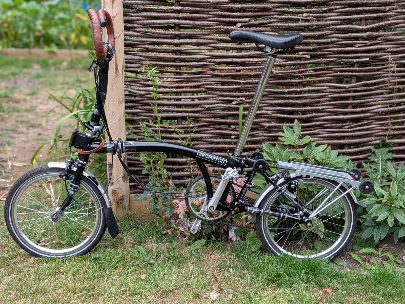 Brompton c line 6 speed folding bike (black, great condition, excellent mods)