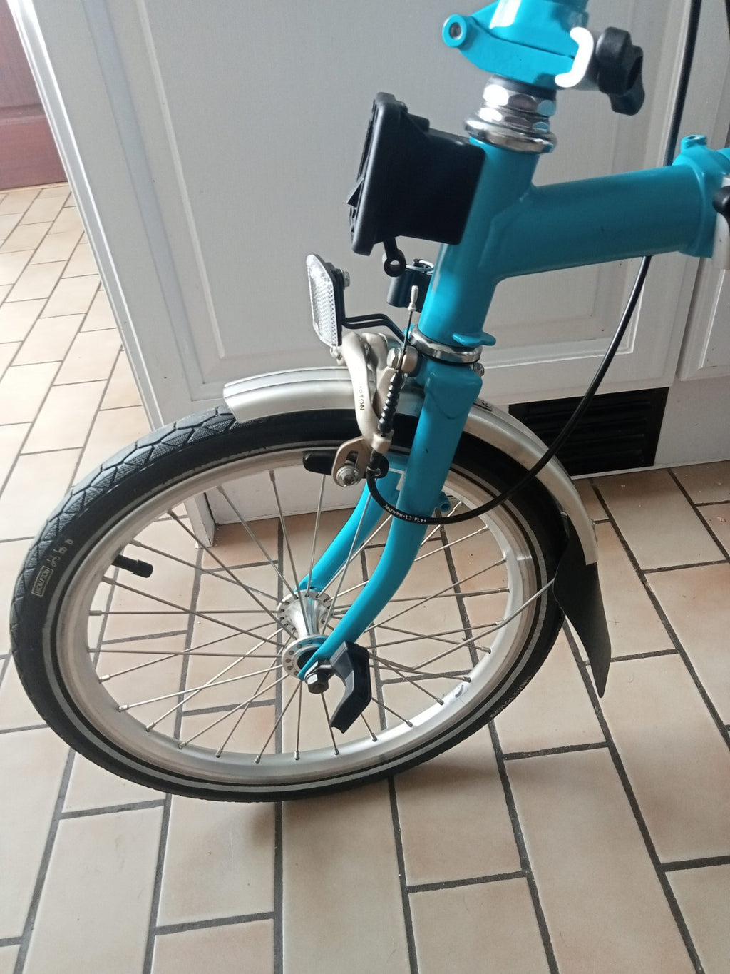 BROMPTON M3L  3 SPEED FOLDING CYCLE HARDLY USED LAGOON BLUE. NEAR MINT CONDITION