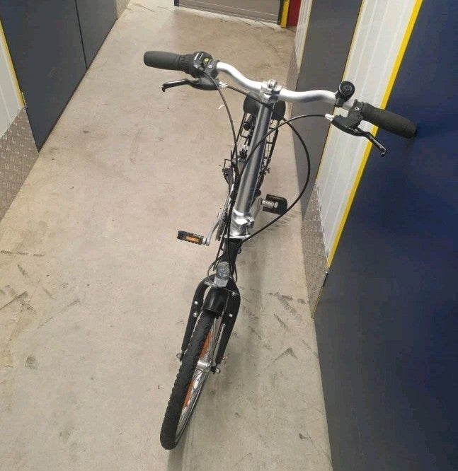 "Classic" folding bike/lightweight (14.2kg)/ Shimano gears/mudguards