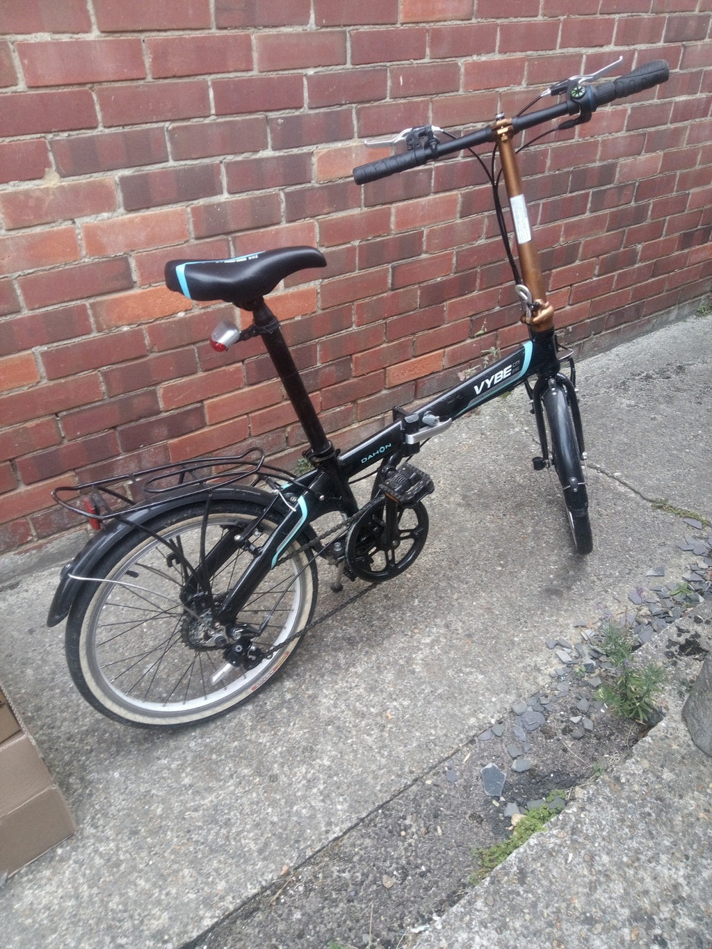 Dahon Vybe 20 Inch Folding Bike ideal commuter bike, barely used