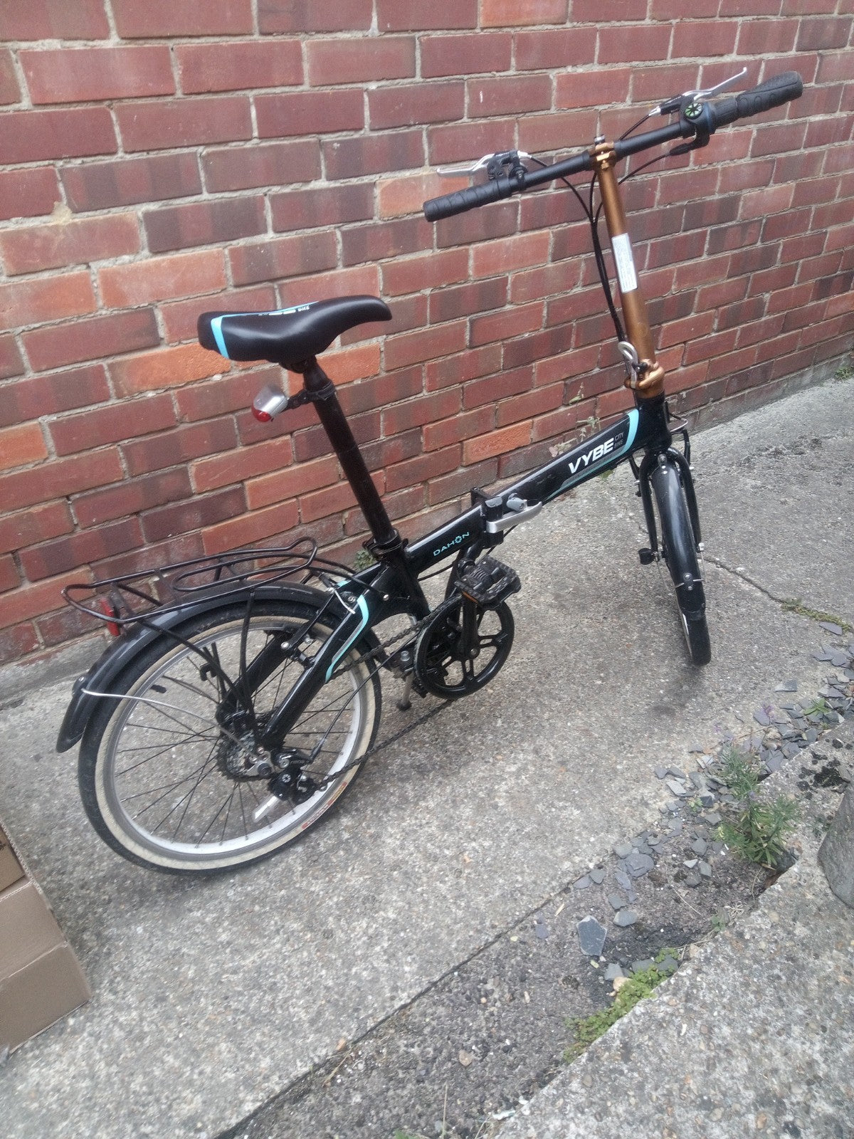 Dahon Vybe 20 Inch Folding Bike ideal commuter bike, barely used