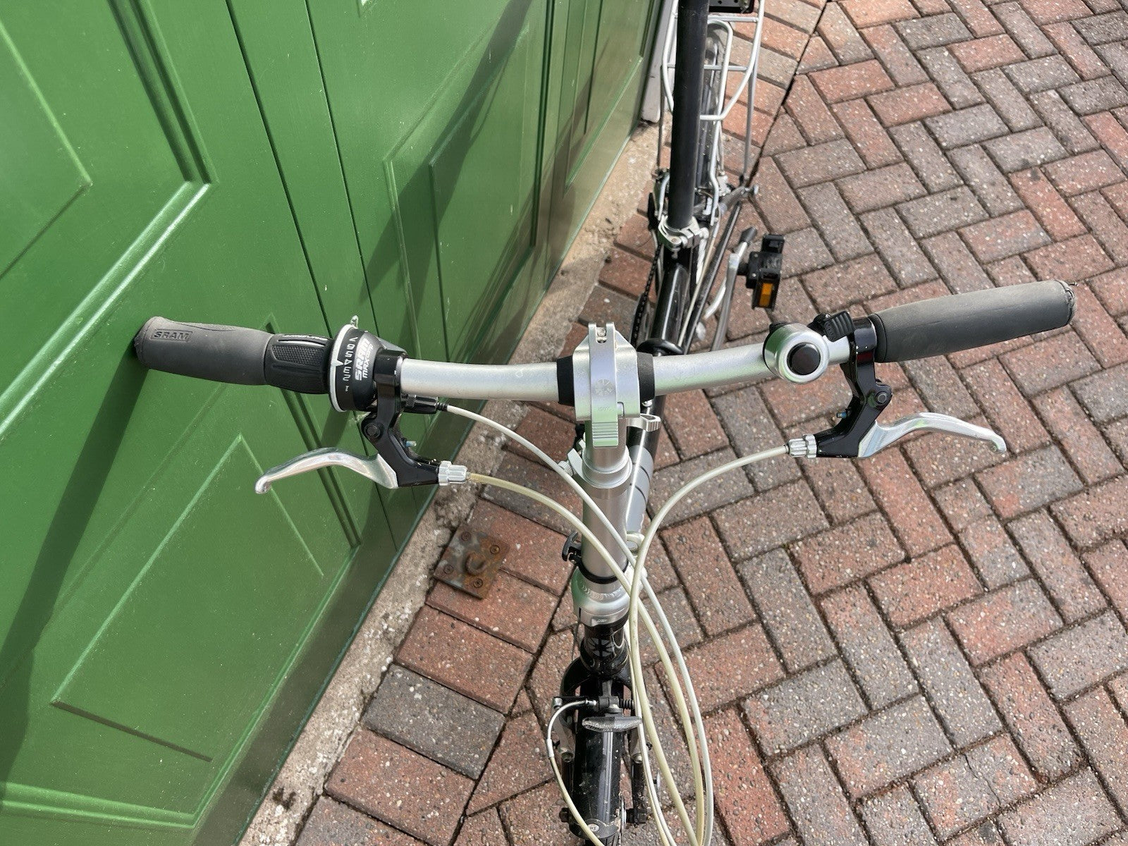 Dahon Speed D7 Folding Bike 7-Speed SRAM Grip Shift