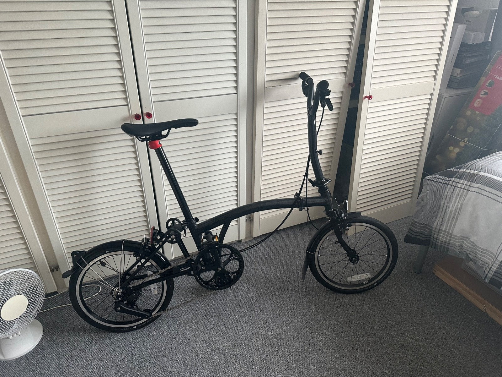 Brompton P Line 2022 4 Speed Mid Handlebar Midnight Black *ONLY USED ONCE*