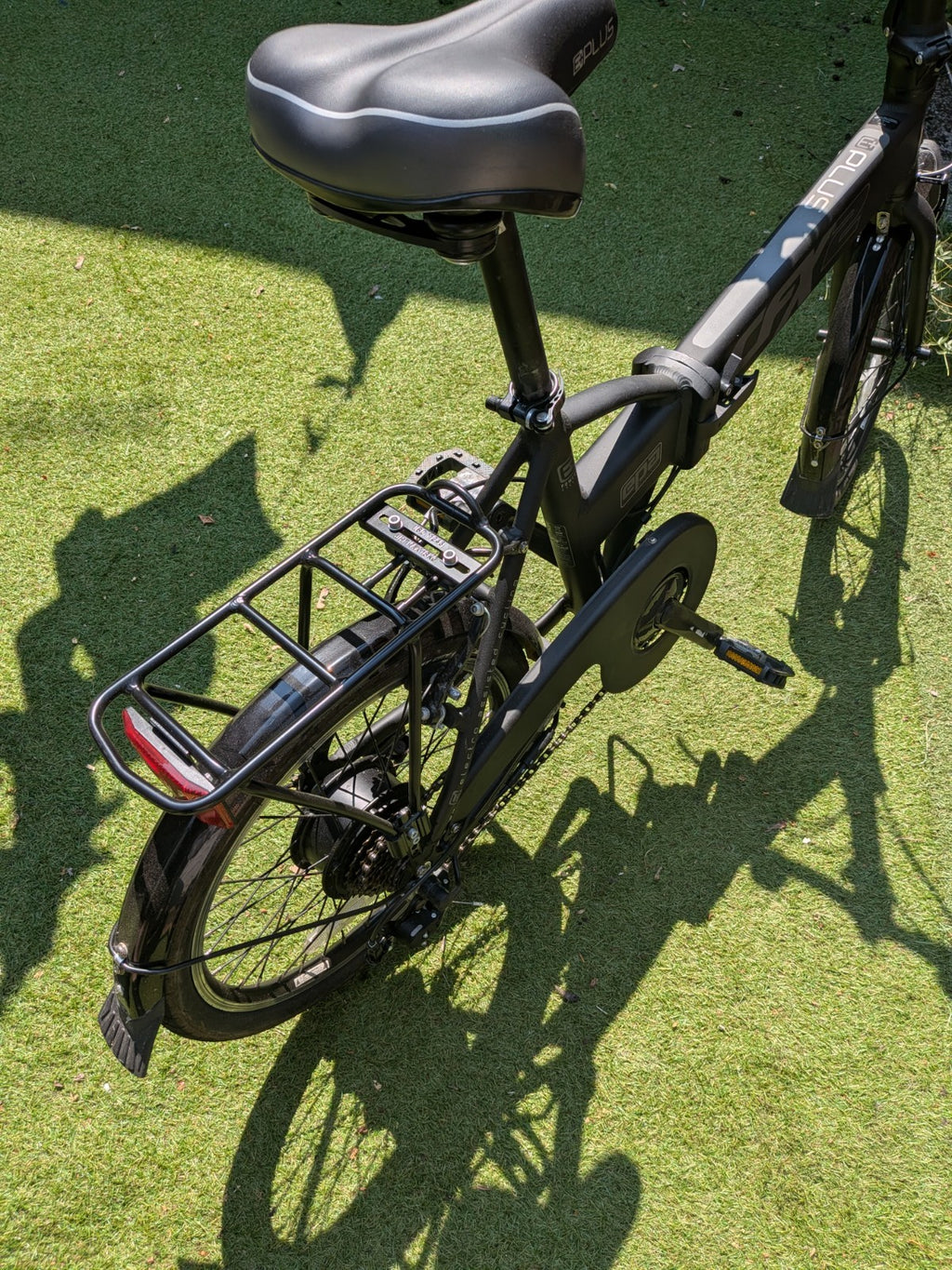 Folding Bike 20in Black Rear Rack Mudguards Kickstand Adjustable Seat.