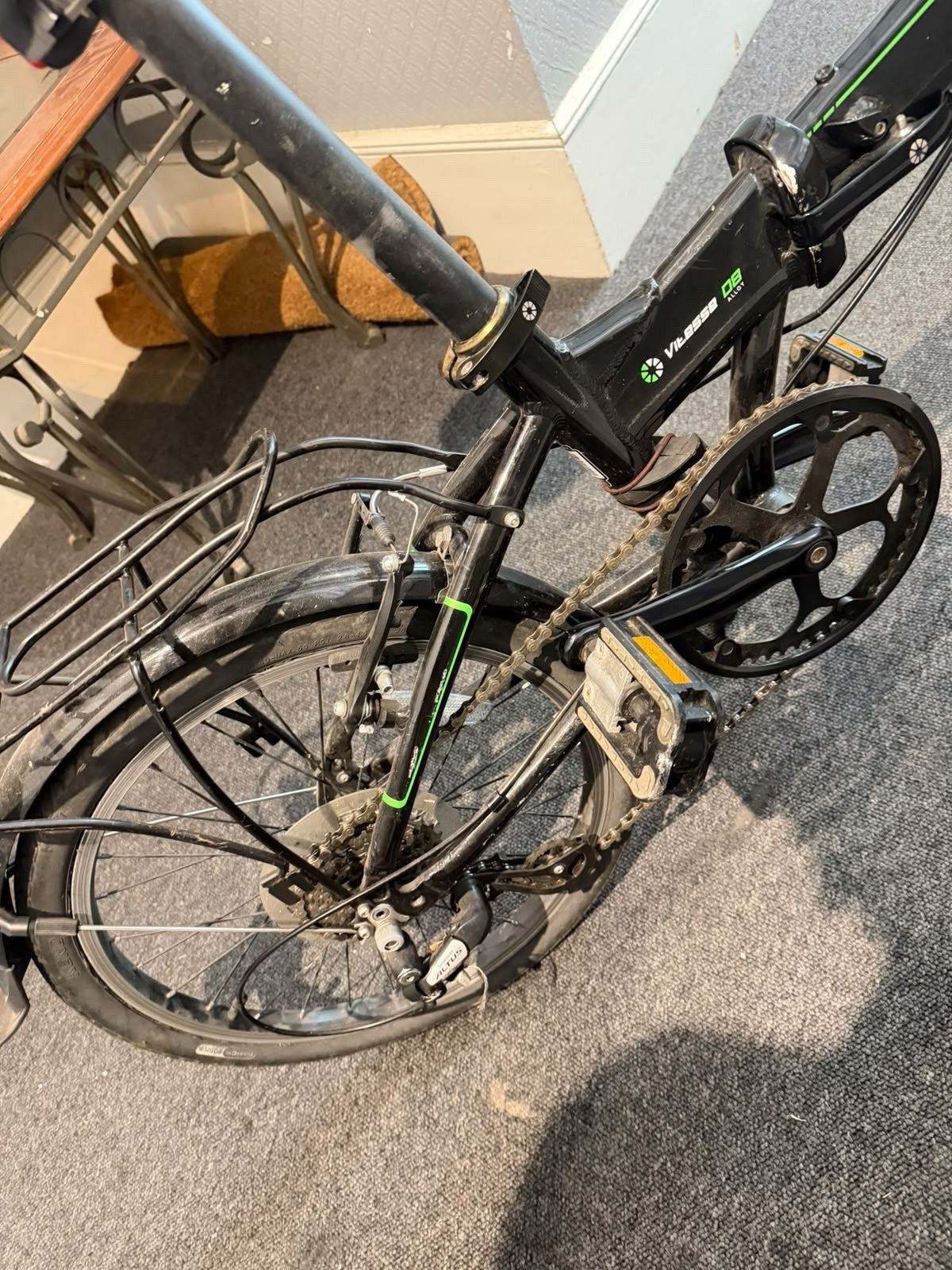 Dahon Vitesse D8 Folding Bike – 20” Wheels – 8 Speed Shimano