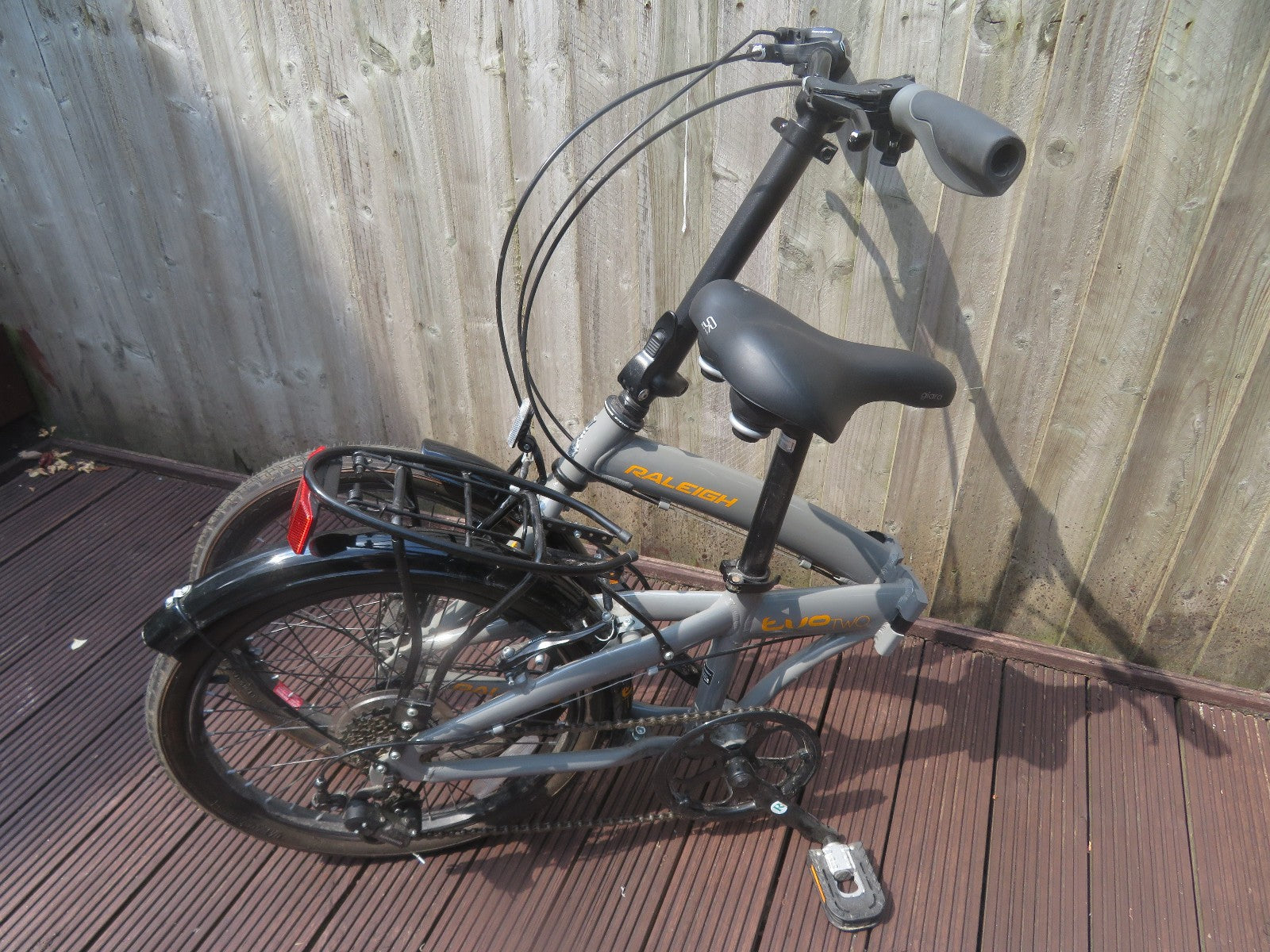 Raleigh Evo 20in Folding Bike Grey/Black Small Flat Bar Rear Rack Mudguards
