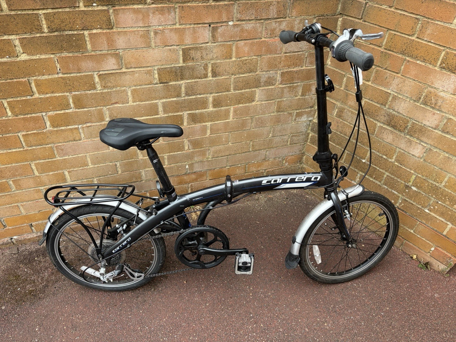 Carrera intercity  Folding Bike (Halfords}. 20" Wheels. Ideal for Commuting.