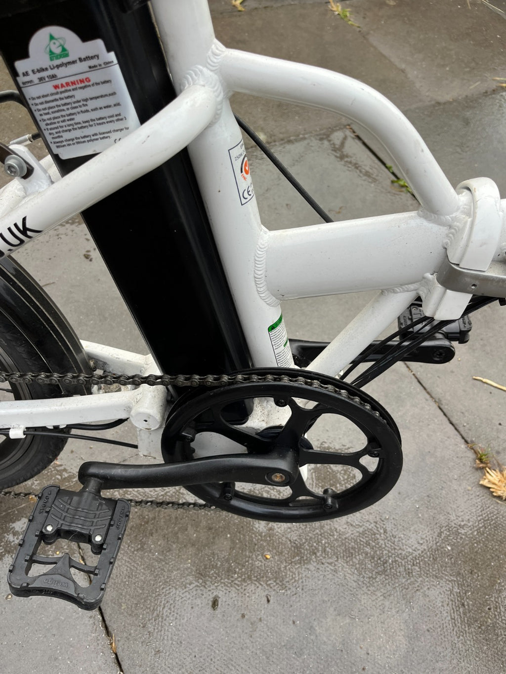 Volt Metro Folding Bike in white