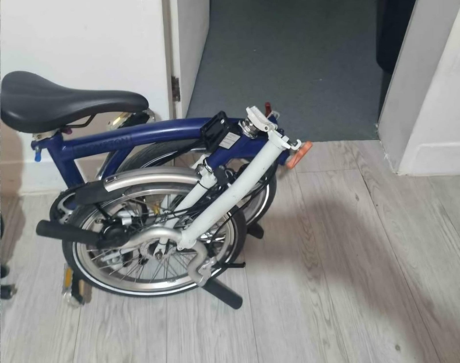 Brompton Folding Bike 16in Blue/White with Mudguards & Dynamo Led Light