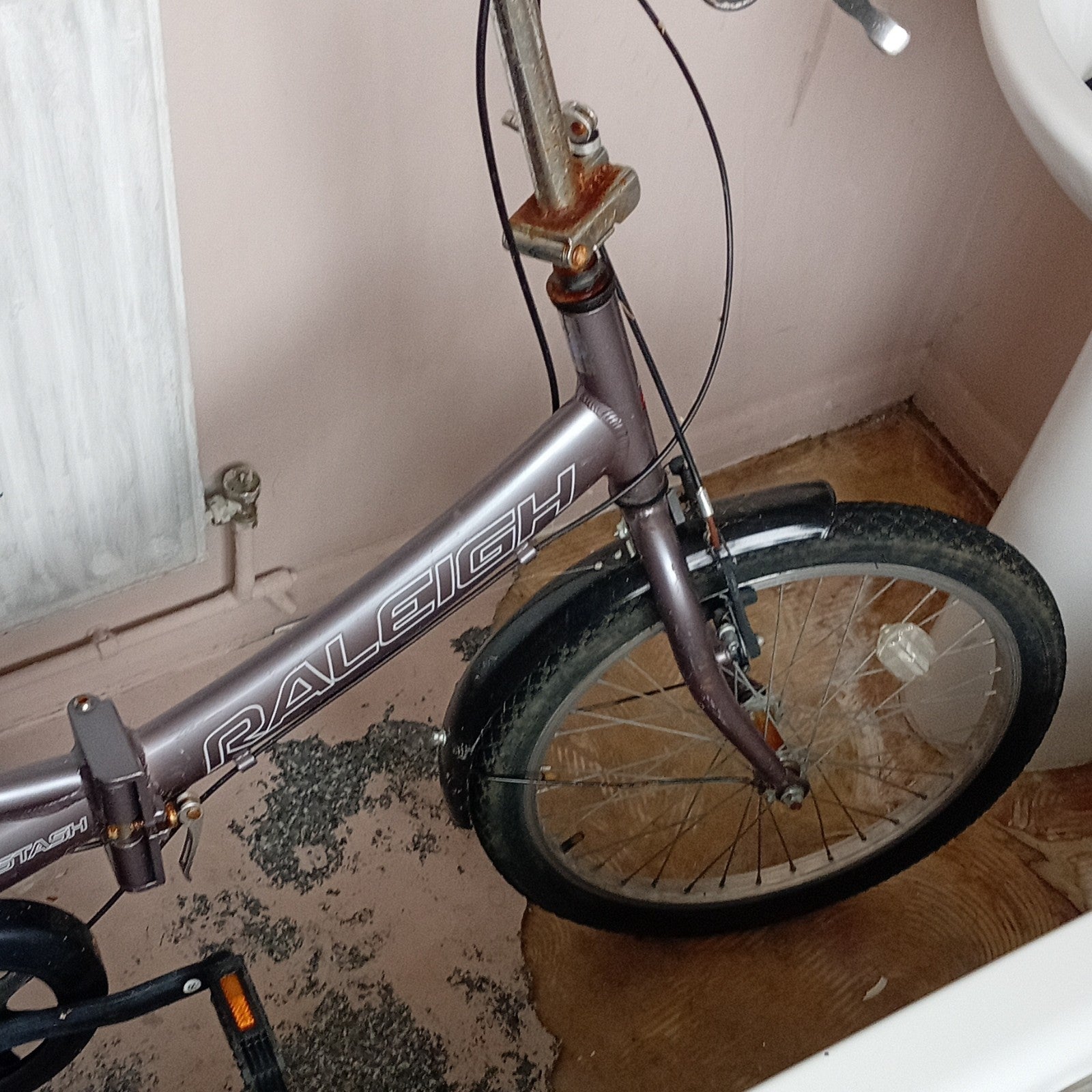 Raleigh 20in Folding Bike Purple/Black V-Brakes Rear Rack Mudguards Chain Guard