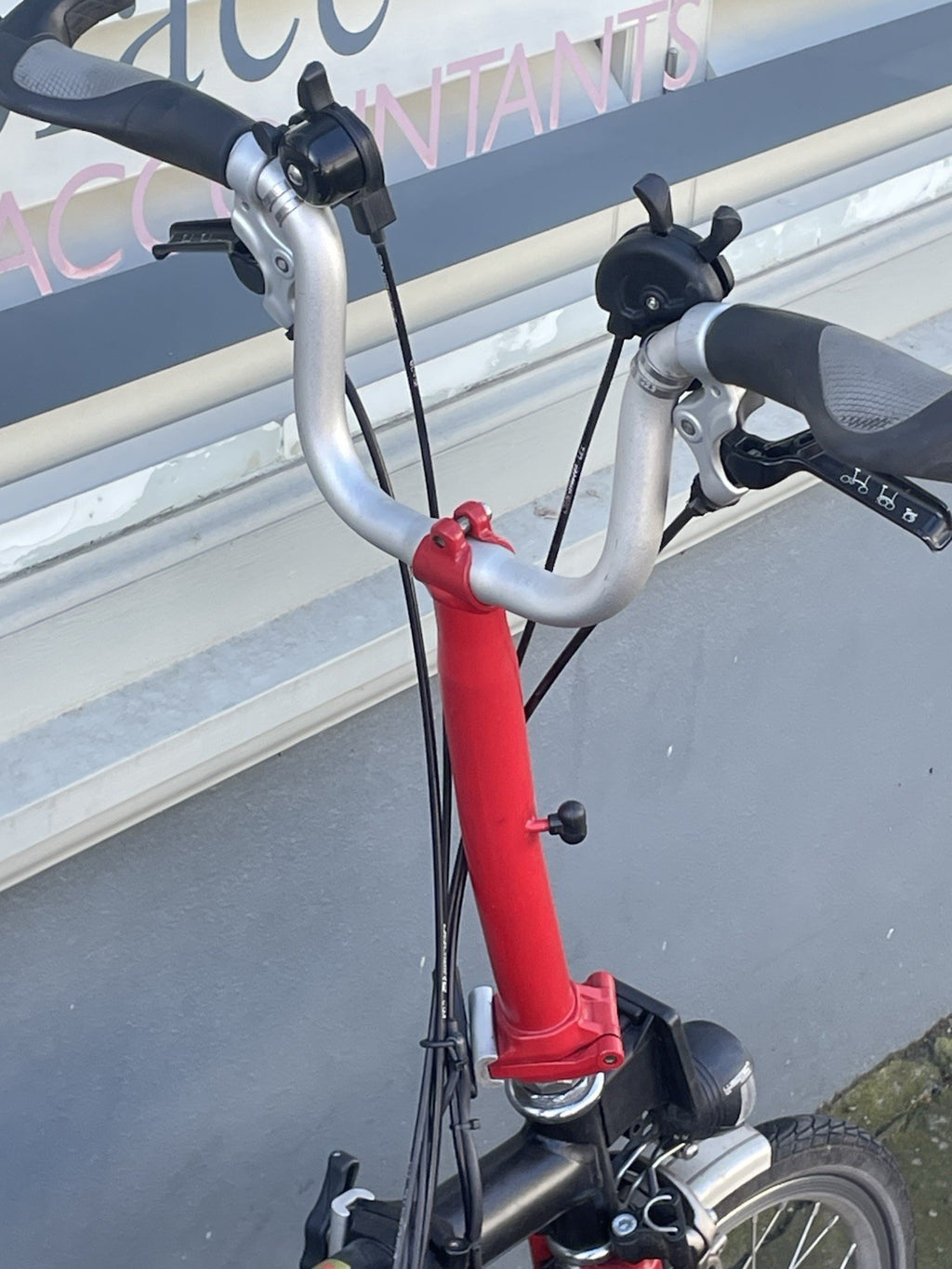 Brompton M6R Folding Bike - Black/Red, Dynamo - Luggage rack