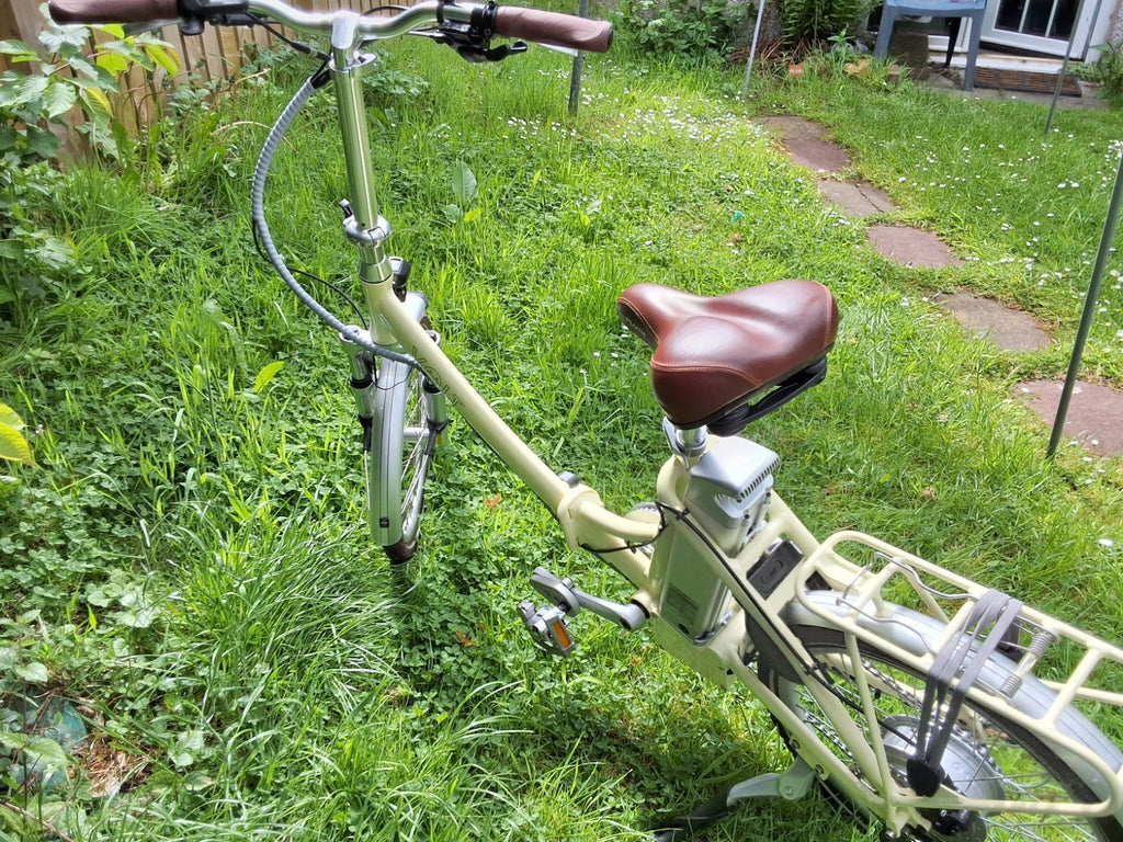 VOLT LS Metro,cream with crown handlebars and saddle. Immaculate condition.