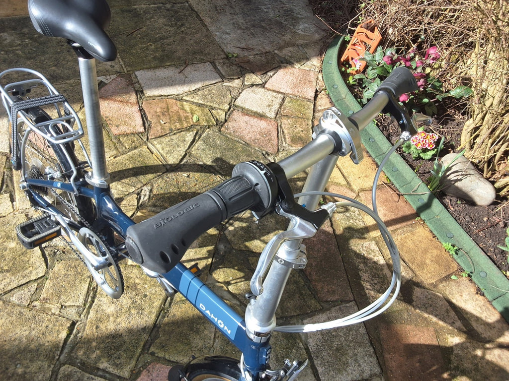 Pair of Dahon Vitesse D7  Aluminium Folding Bikes 7 Speed with Carry bags