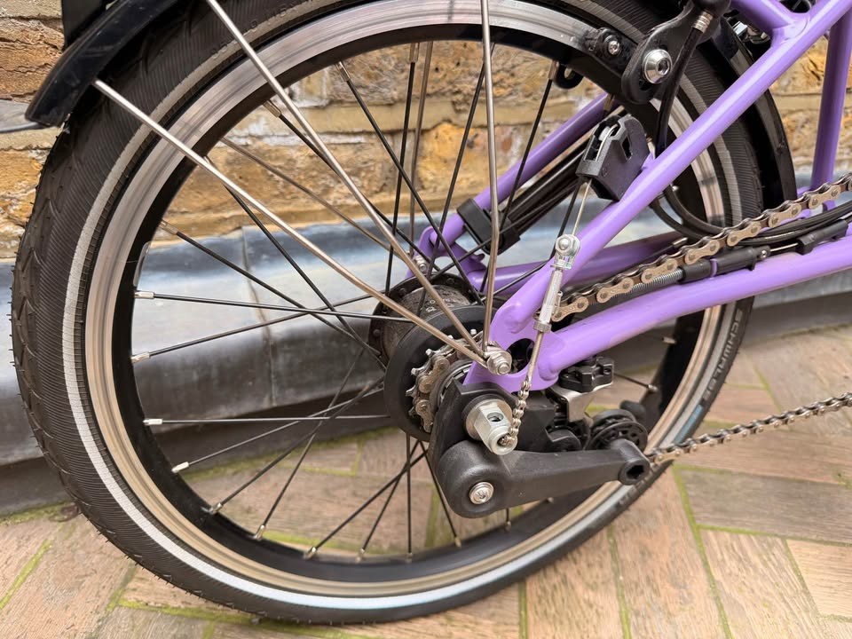 Brompton C Line Explore, 6-Speed, Pop Lilac, Black Ed, Mid Handlebar 2024