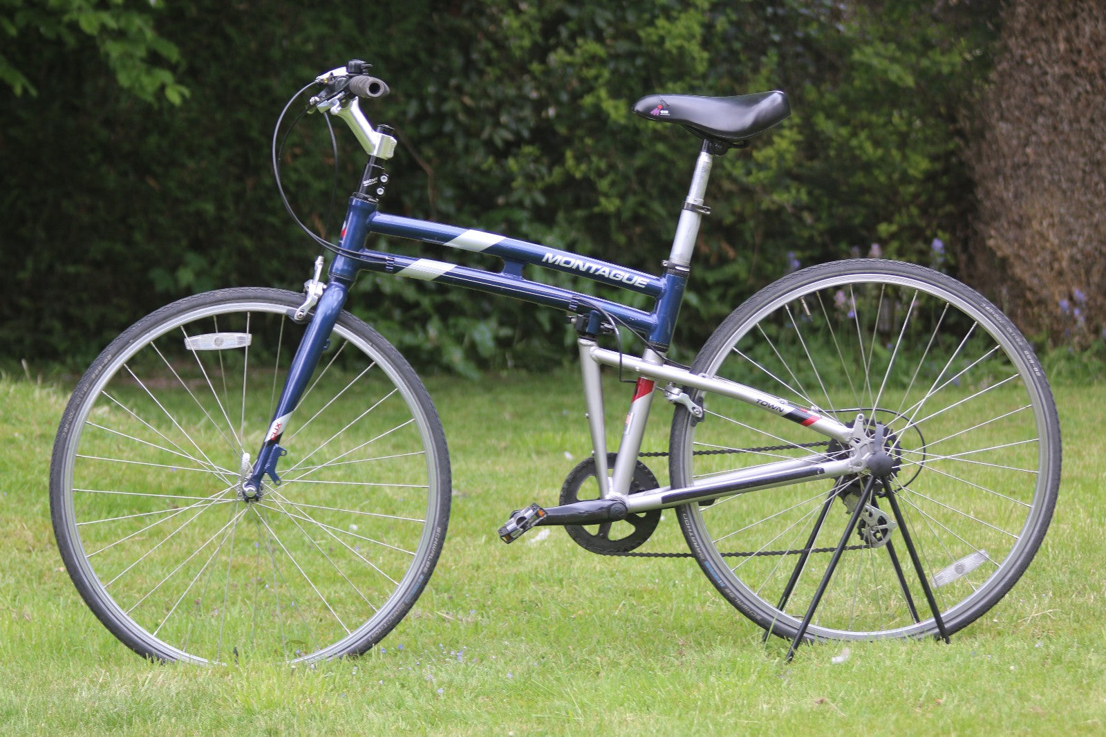 MONTAGUE TOWN,FOLDING 7 SPEED CITY BICYCLE.