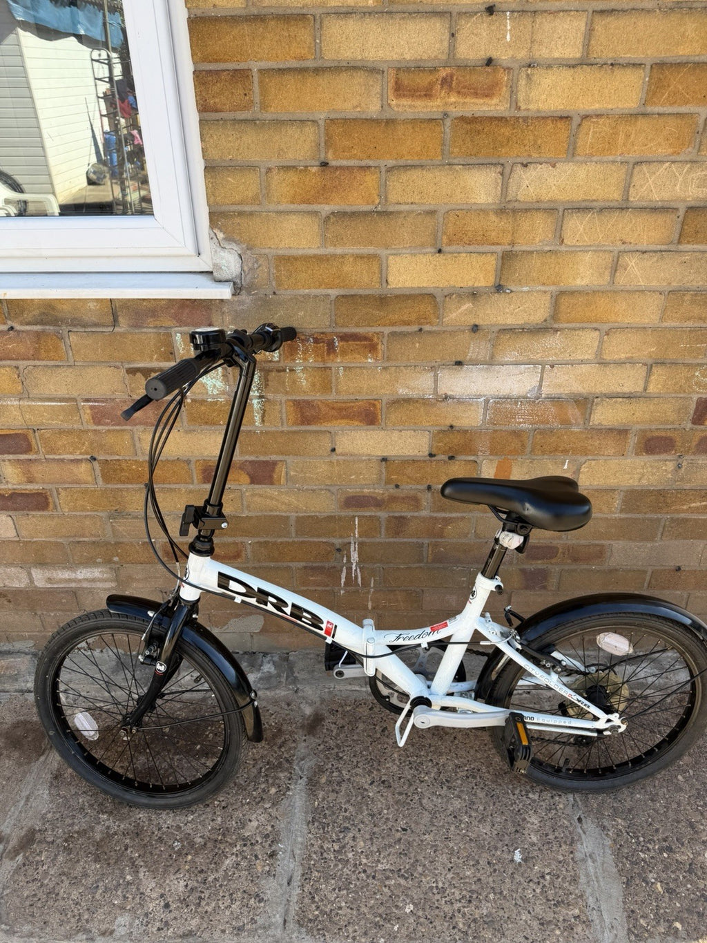 DRB Freedom Folding Commuter Bicycle 20 Wheel 6 Speed White Black Cycling