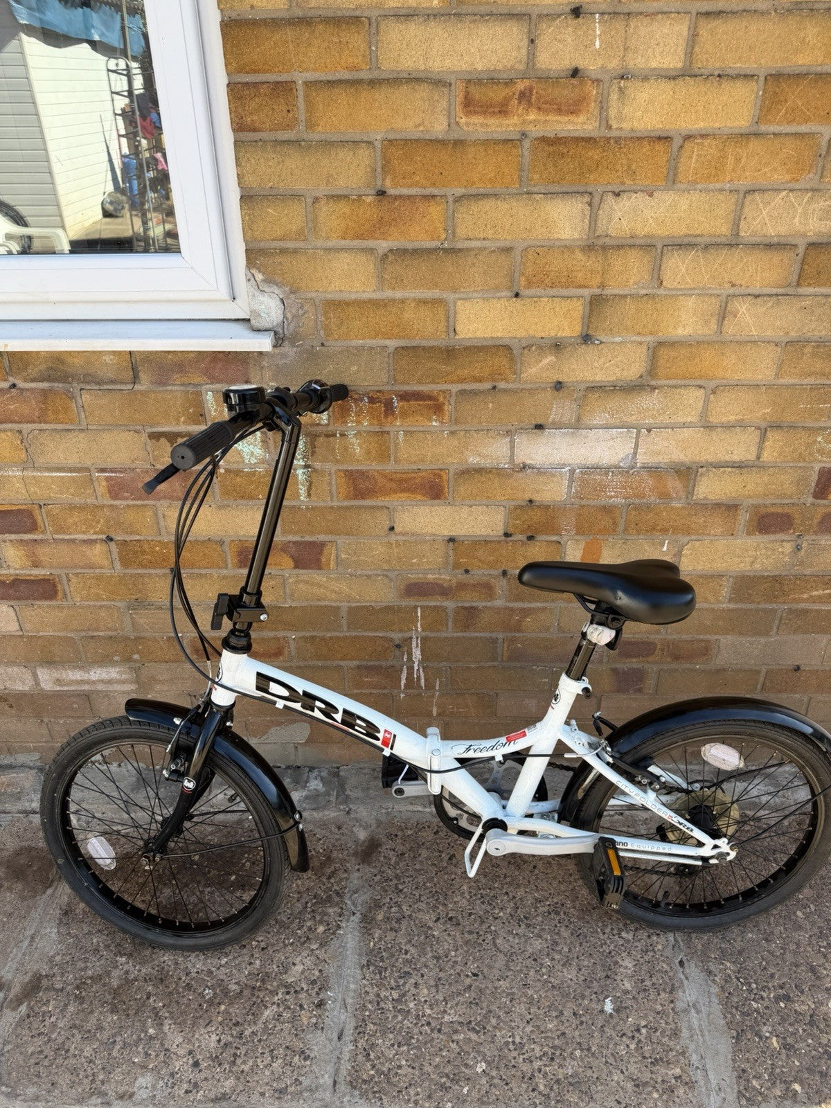DRB Freedom Folding Commuter Bicycle 20 Wheel 6 Speed White Black Cycling