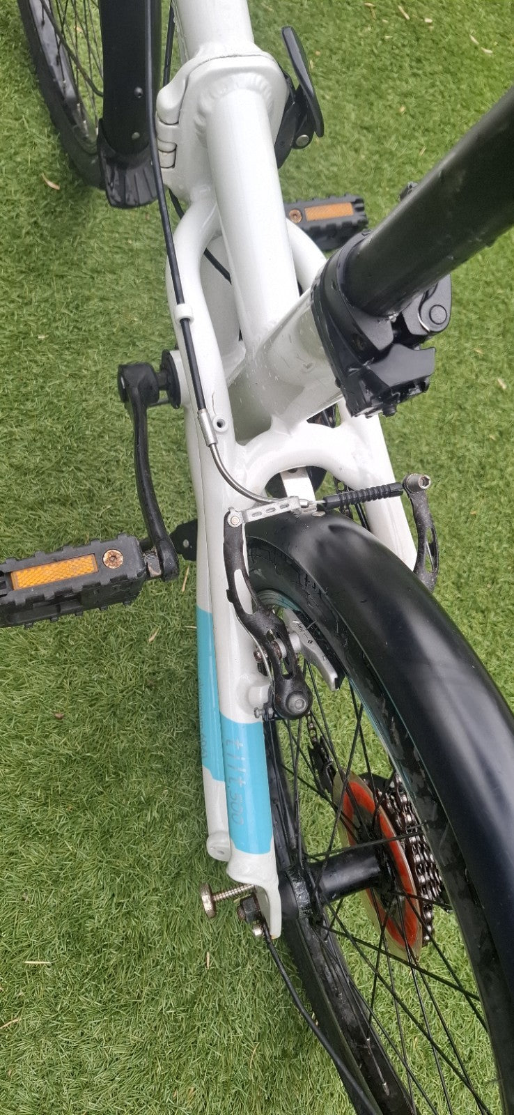 BTwin  Tilt 500 Folding Bike. White And Blue Aluminium Frame commuter bike