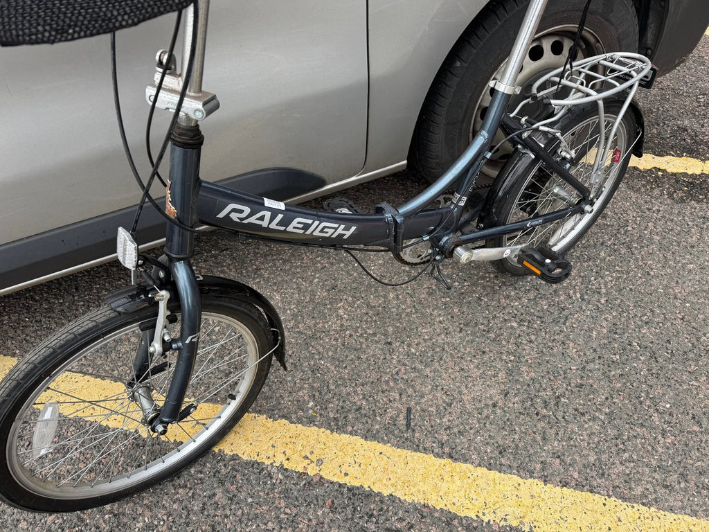 Raleigh EVO 7SP Folding Bike, Aluminum Frame, 20" Wheels, 7 Speed with Revo Grip