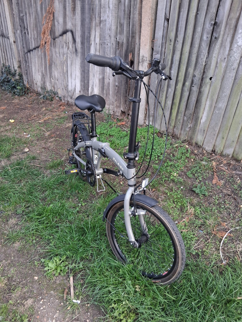 Raleigh Evo Two Folding Bike 7-speed Gears 20inch Wheels Gray Great Condition
